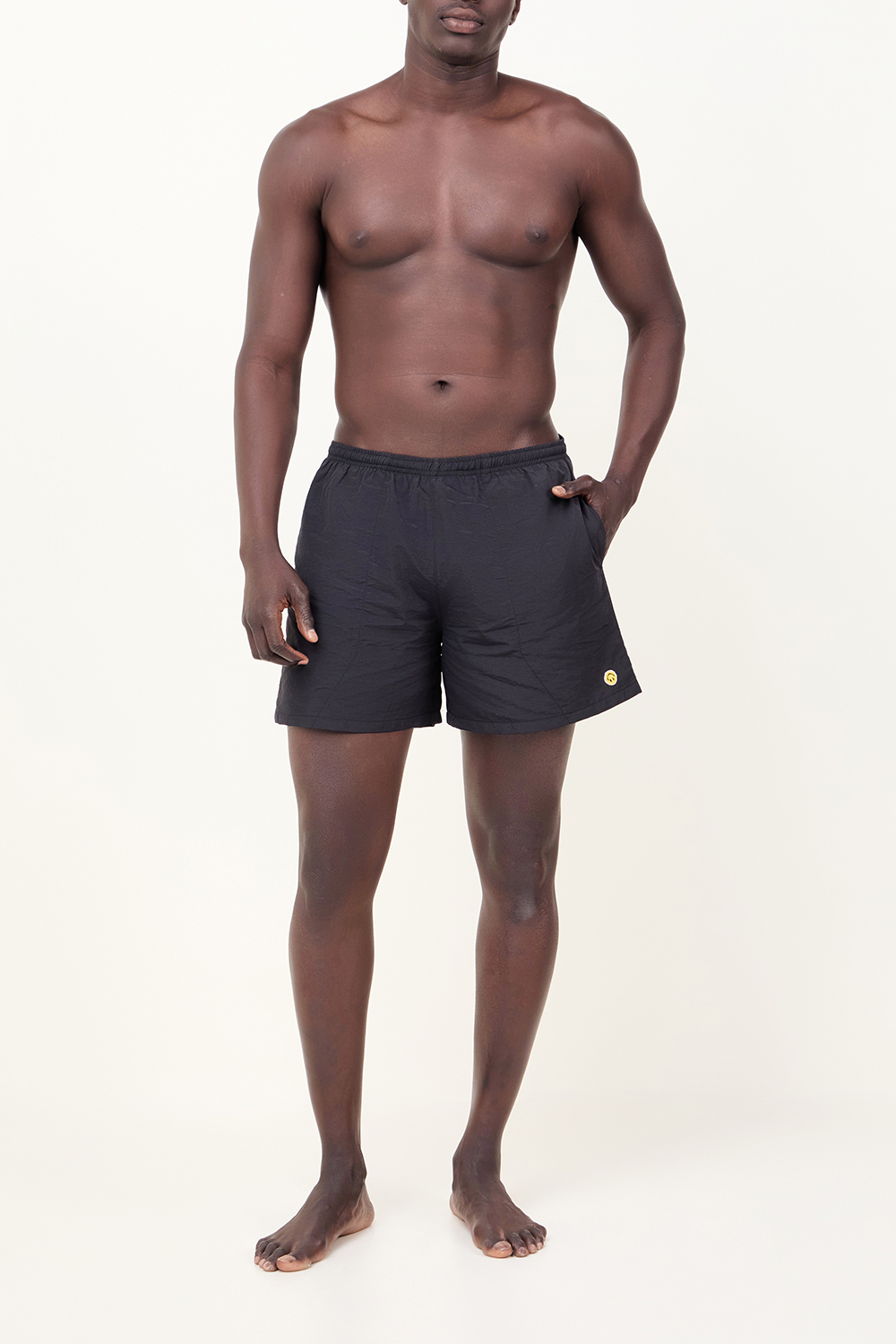 תמונת כל הלוק של מכנסיים קצרים